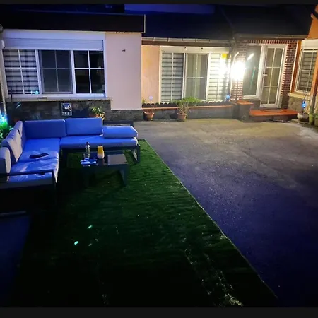 アパート Village Fertile シャルルロワ